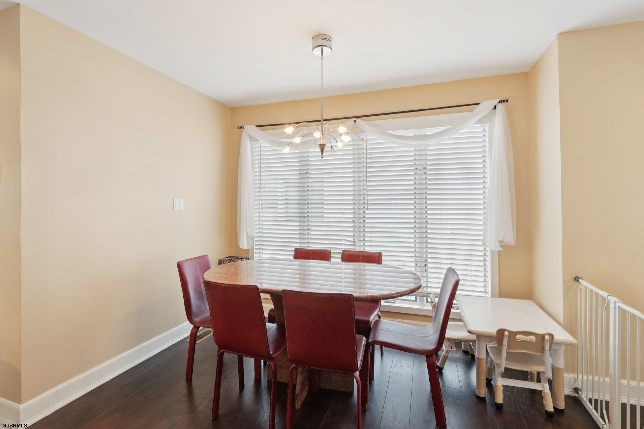 8 Seaside Ct