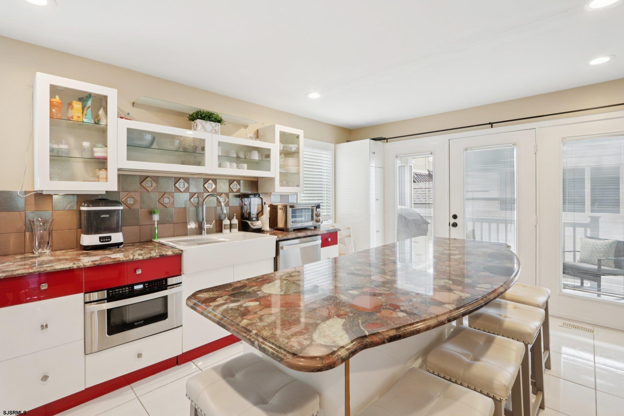 8 Seaside Ct