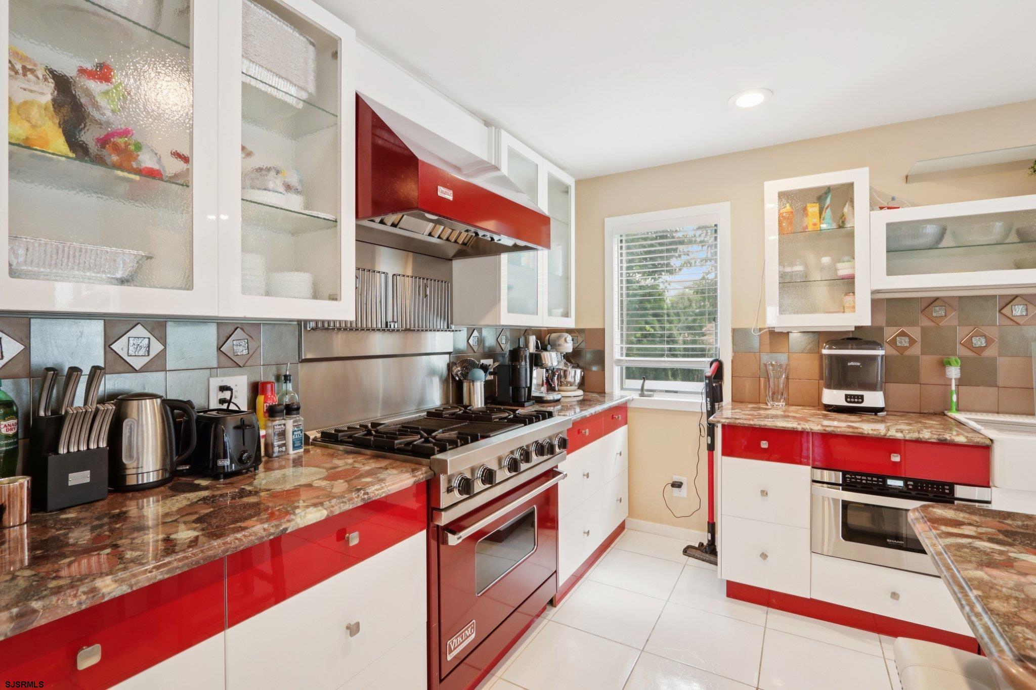 8 Seaside Ct