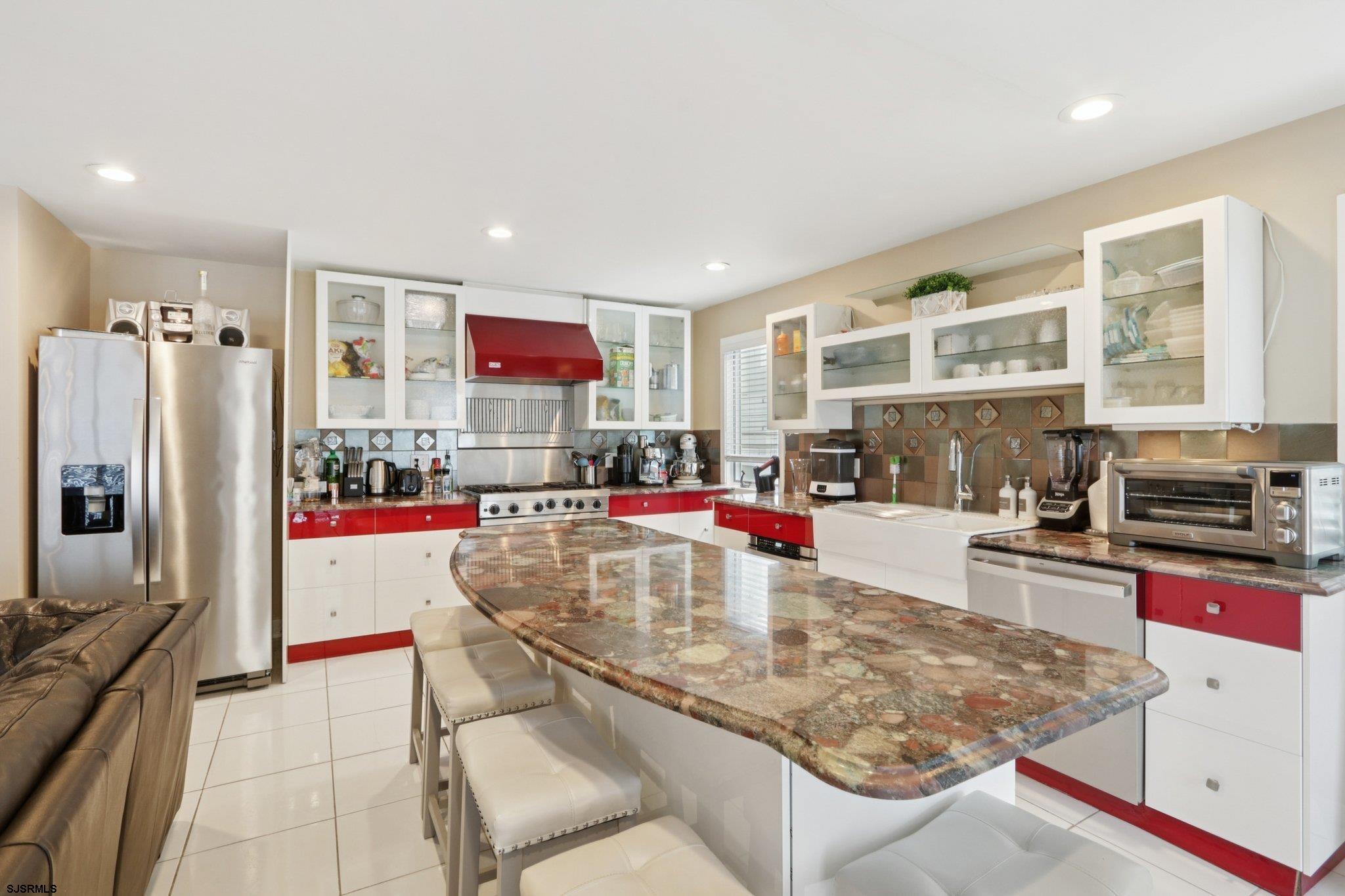 8 Seaside Ct