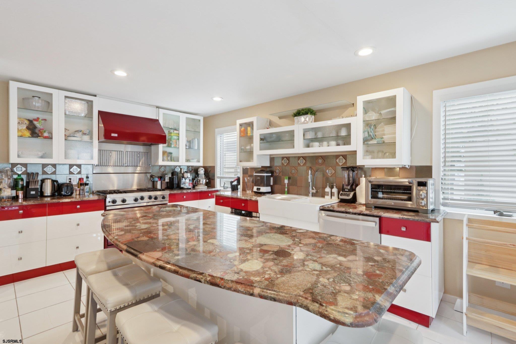 8 Seaside Ct
