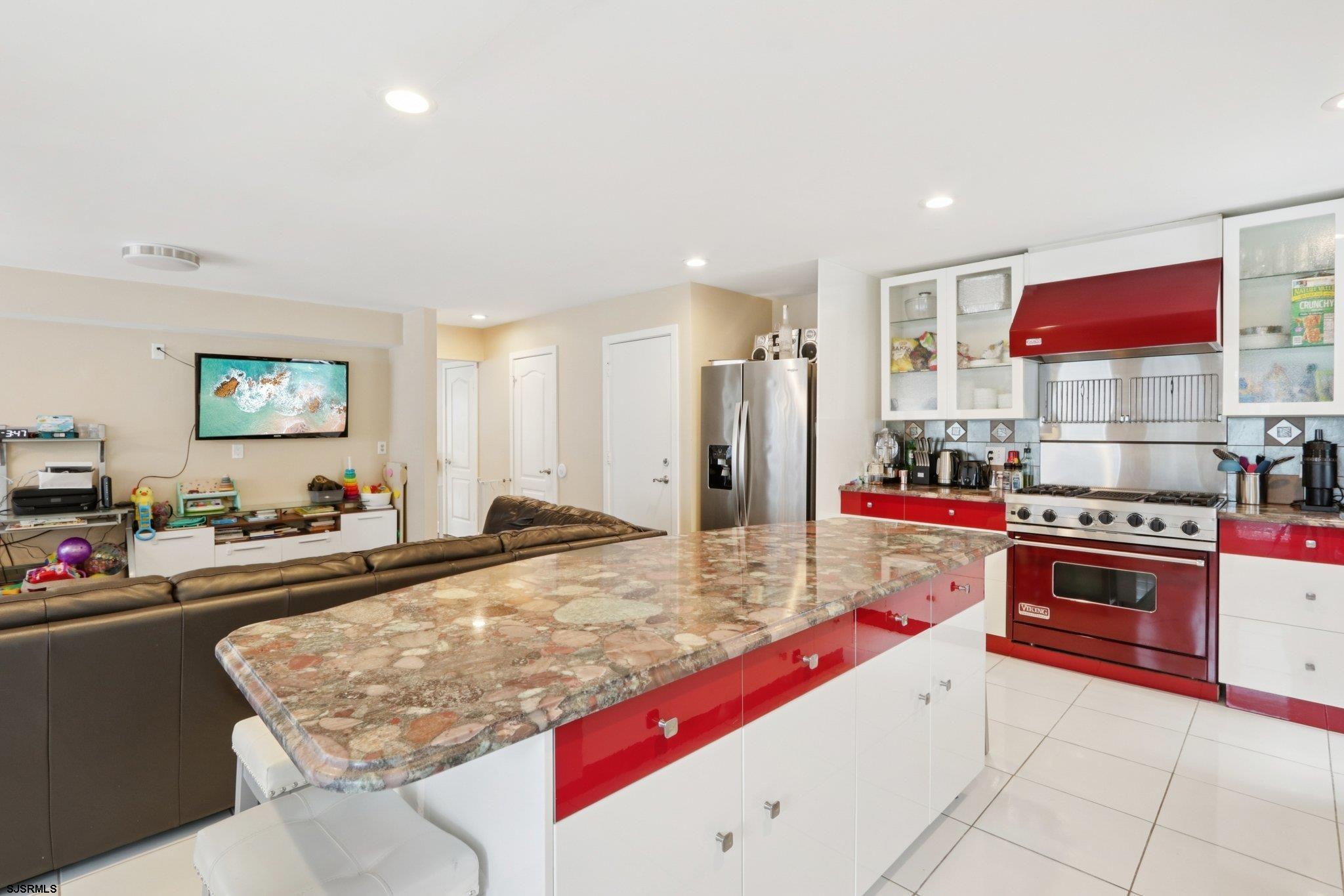 8 Seaside Ct