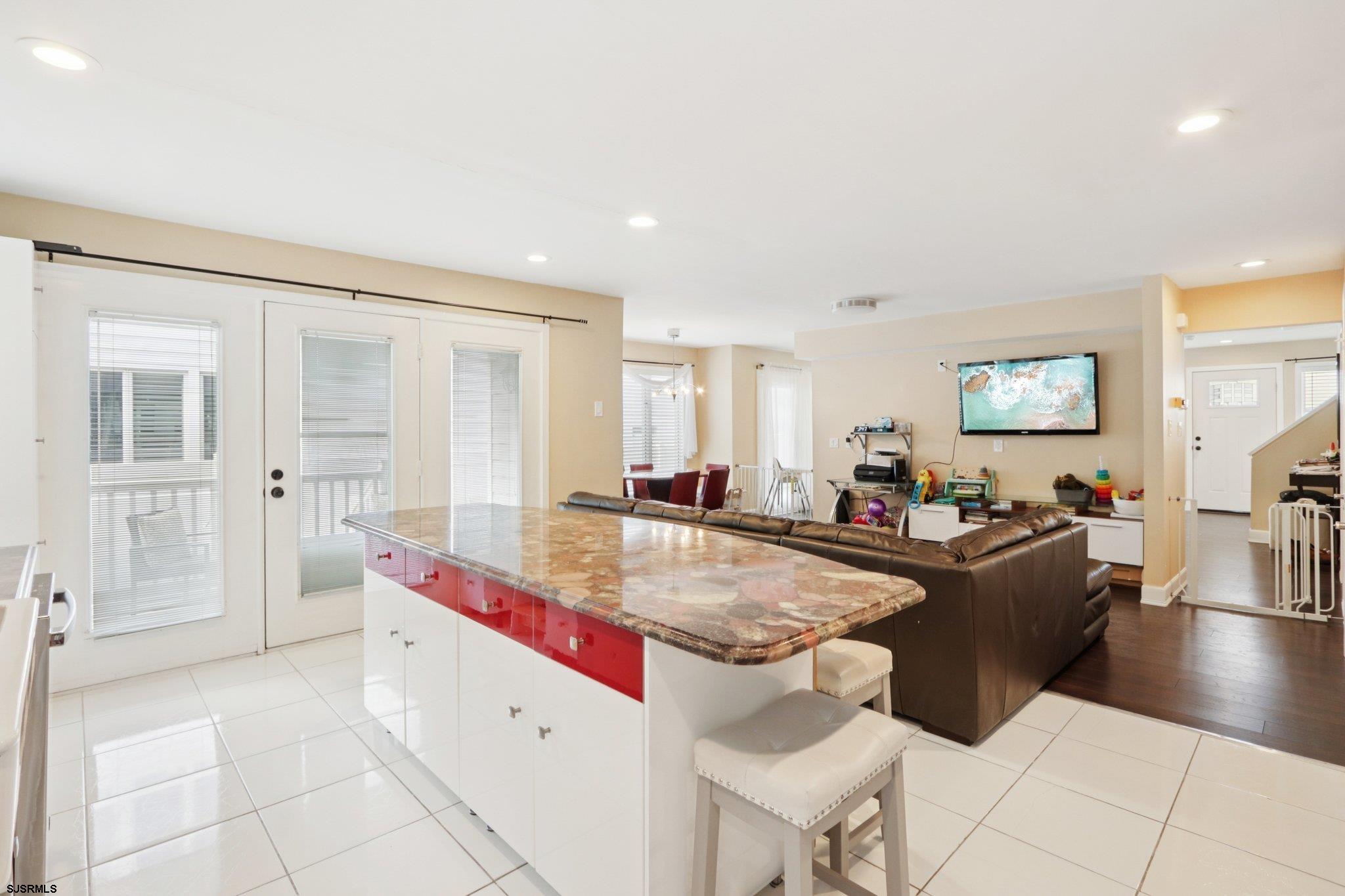 8 Seaside Ct