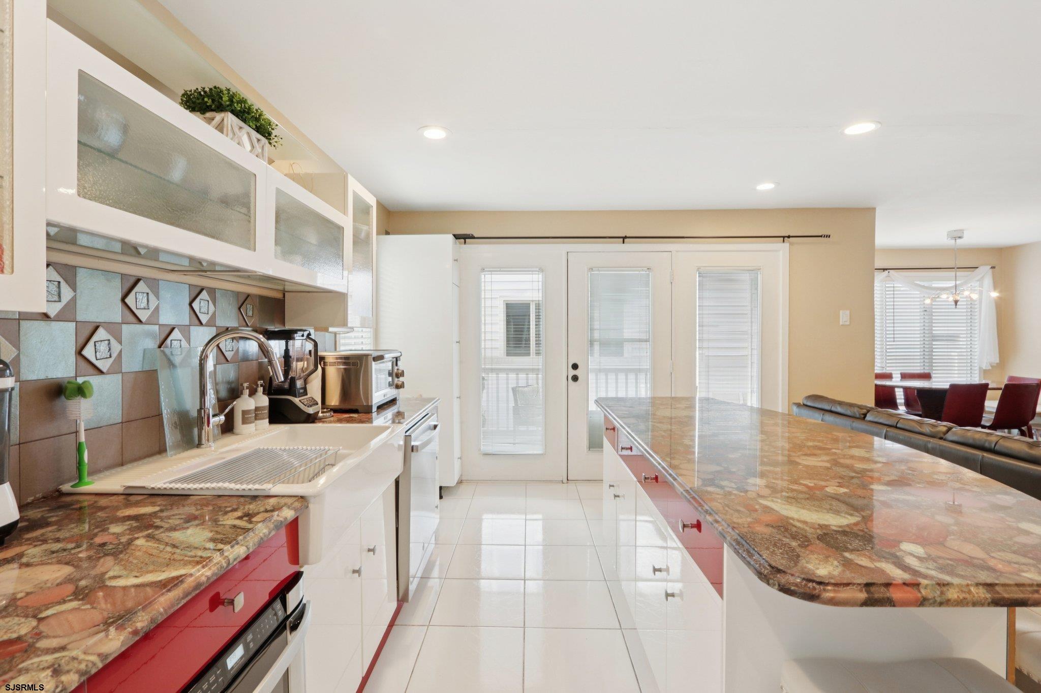 8 Seaside Ct