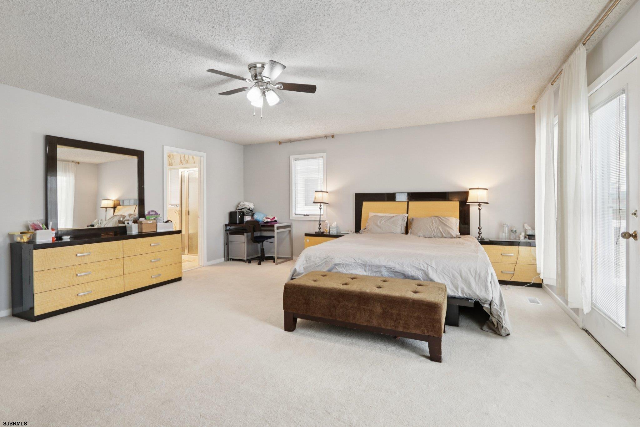 8 Seaside Ct