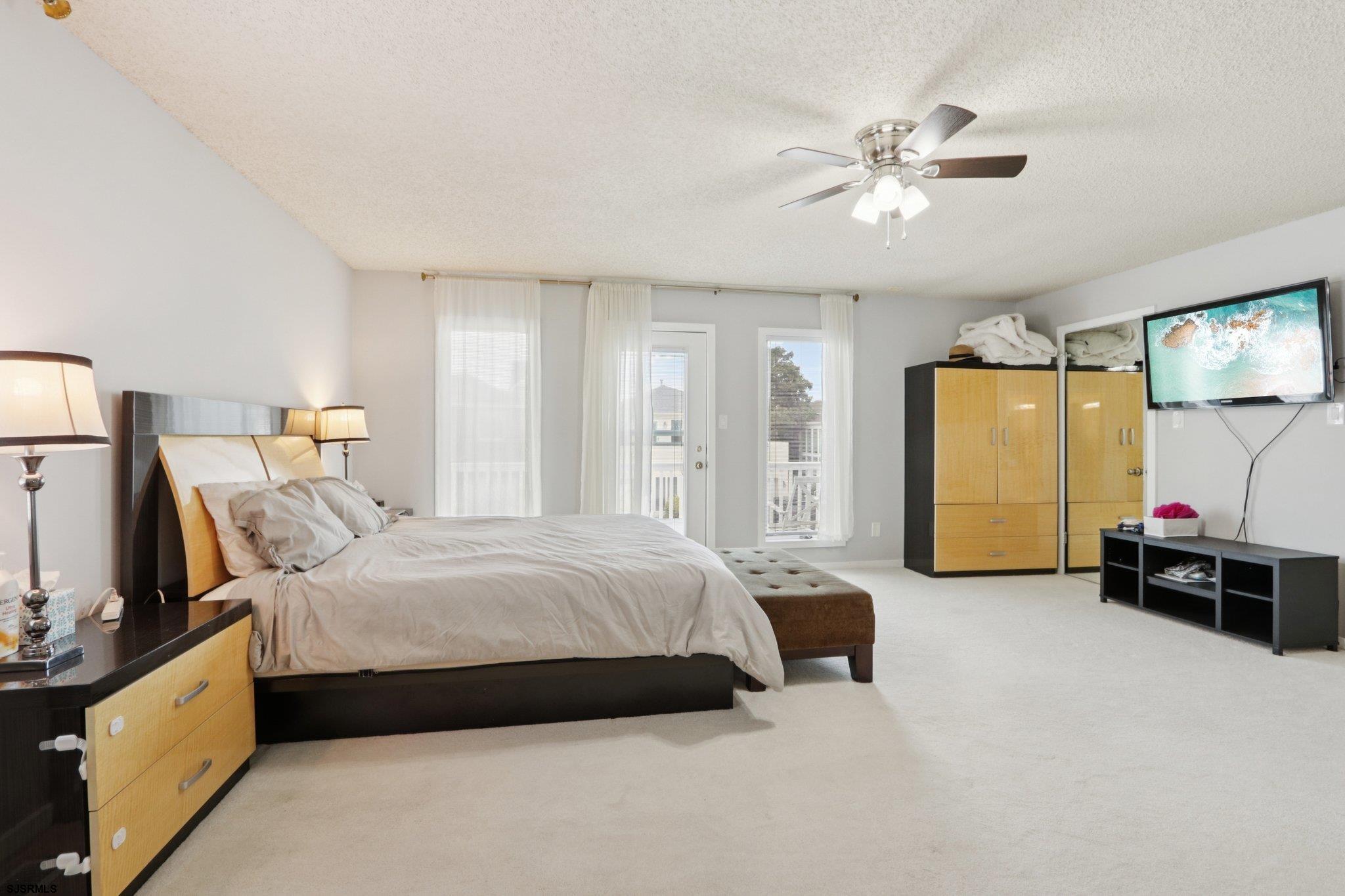 8 Seaside Ct