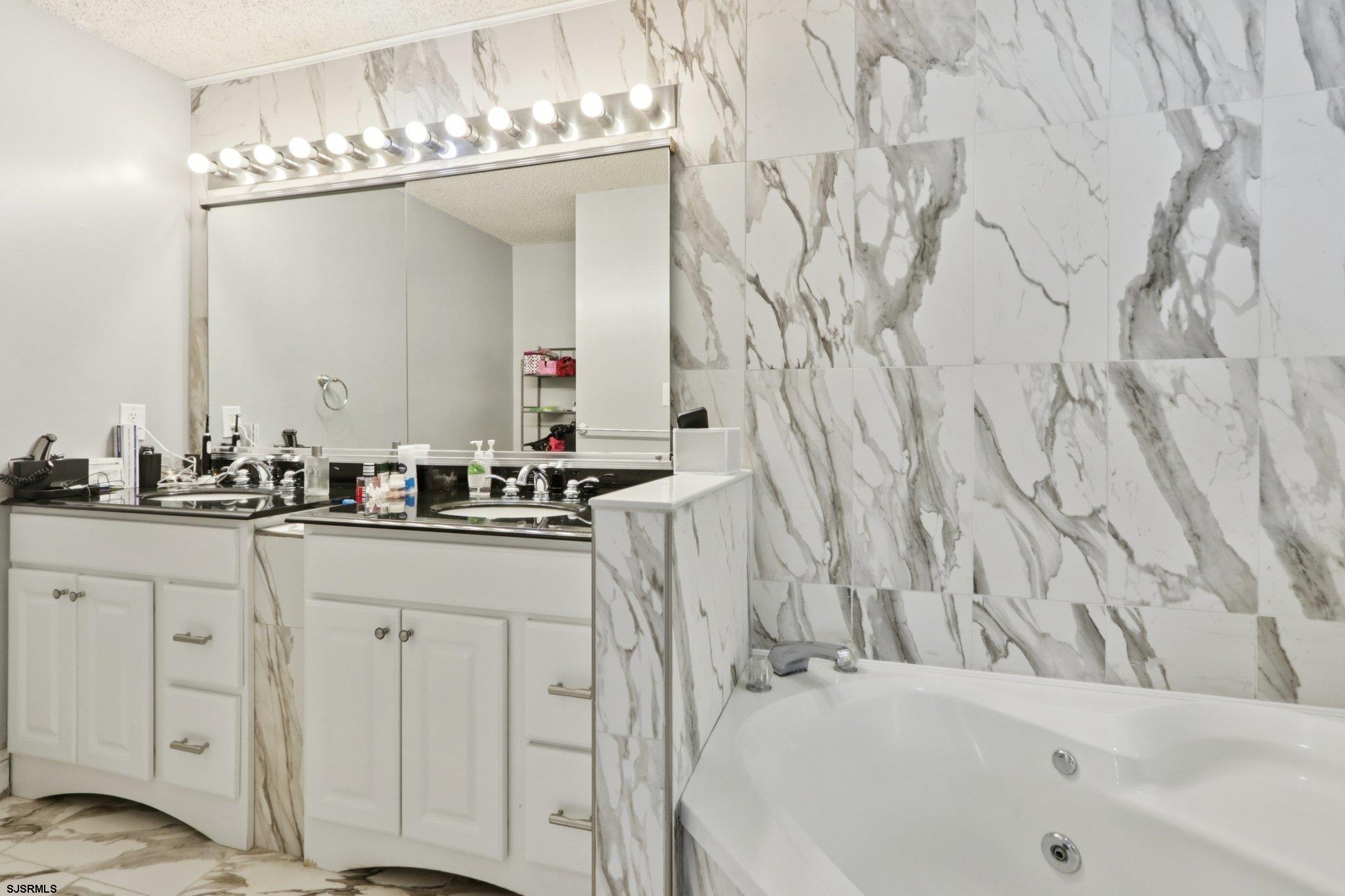 8 Seaside Ct