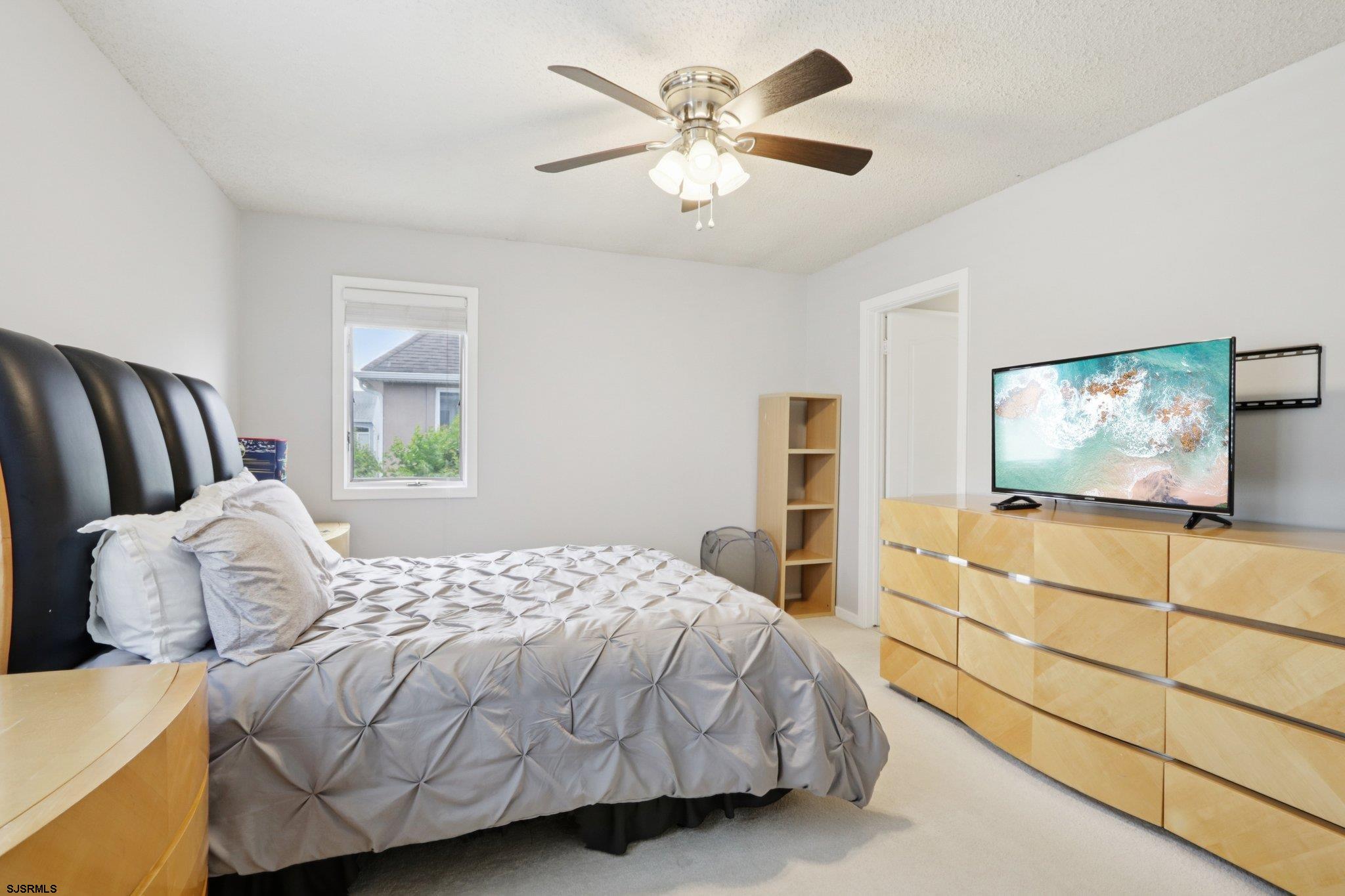8 Seaside Ct
