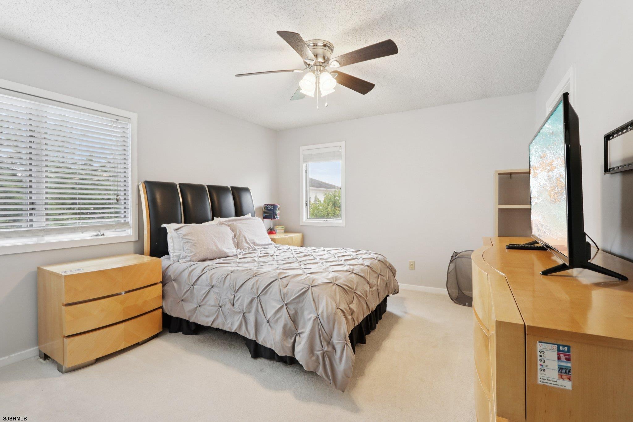 8 Seaside Ct