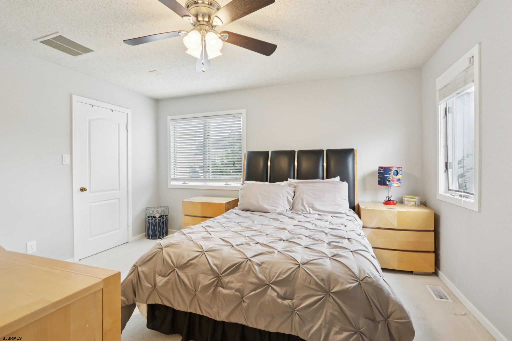 8 Seaside Ct