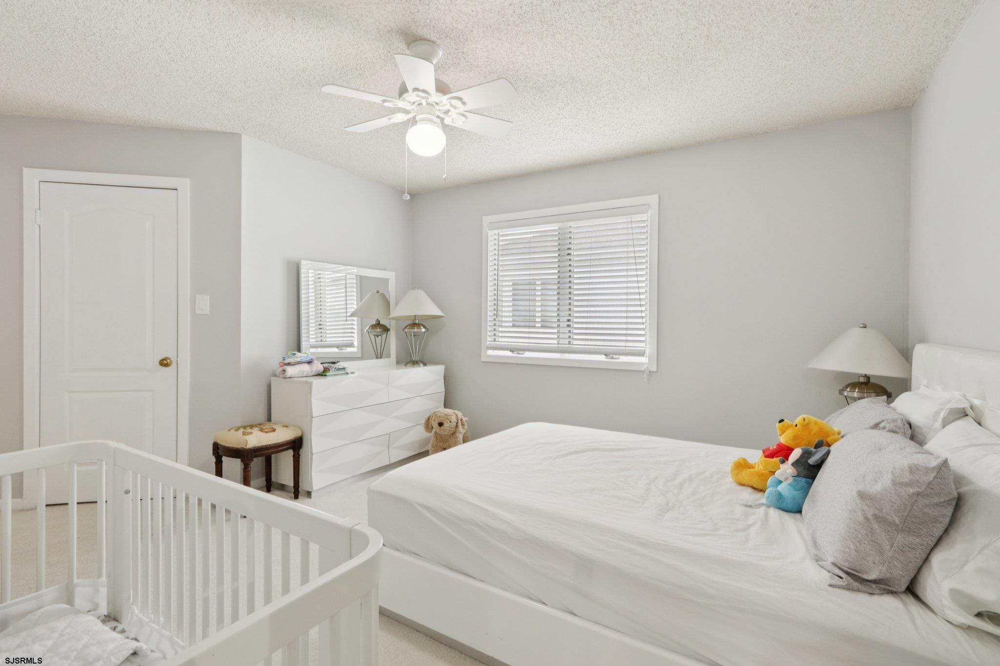 8 Seaside Ct