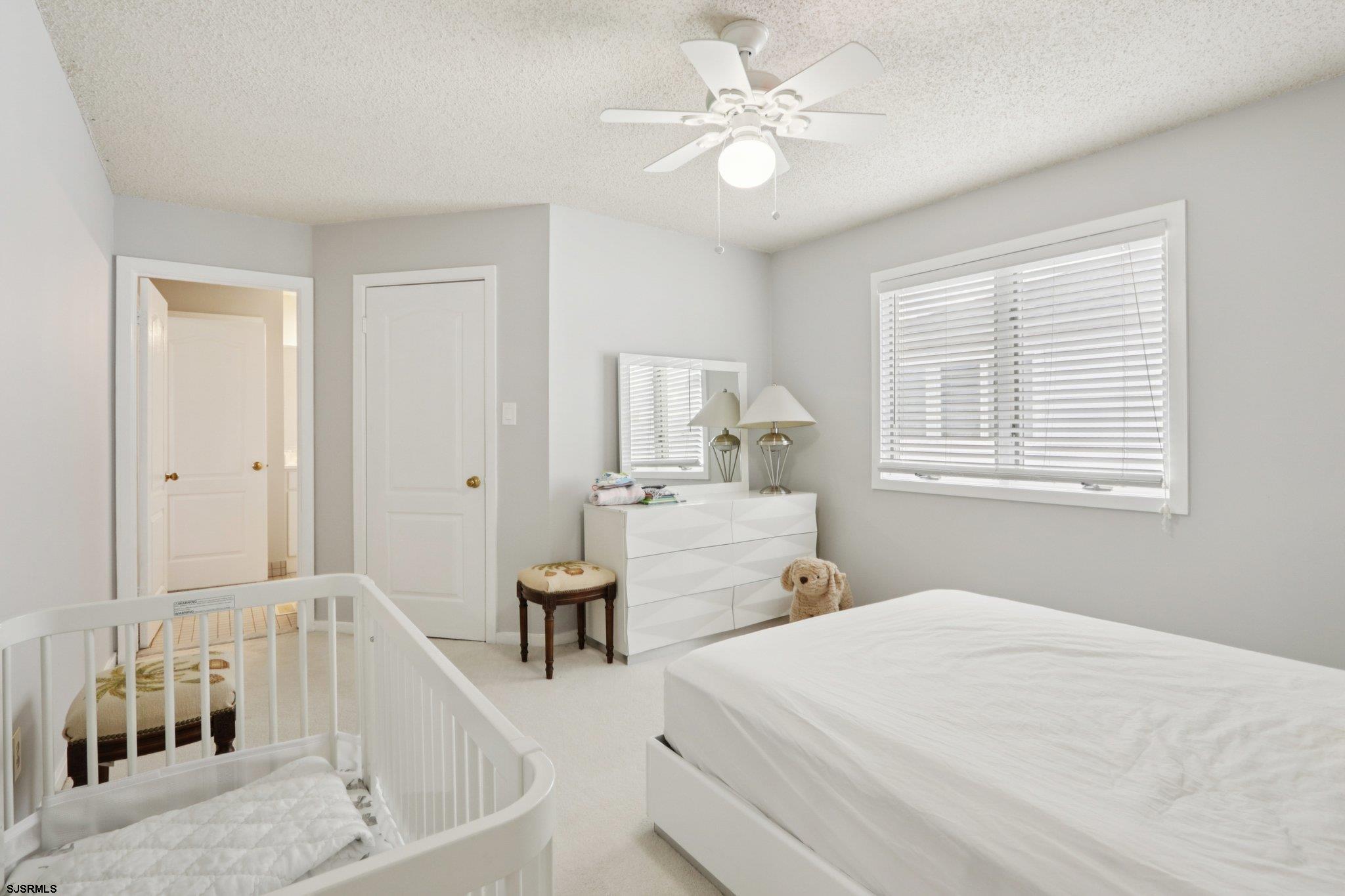 8 Seaside Ct