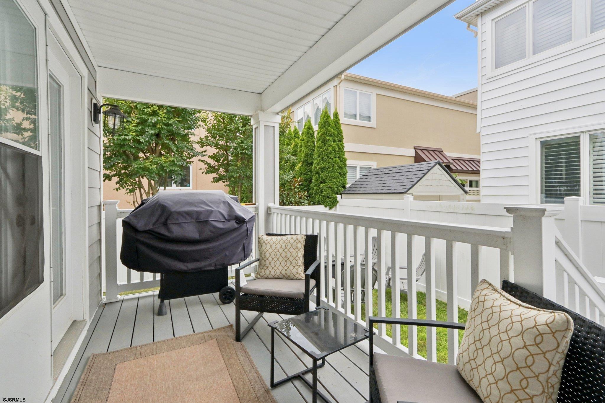 8 Seaside Ct