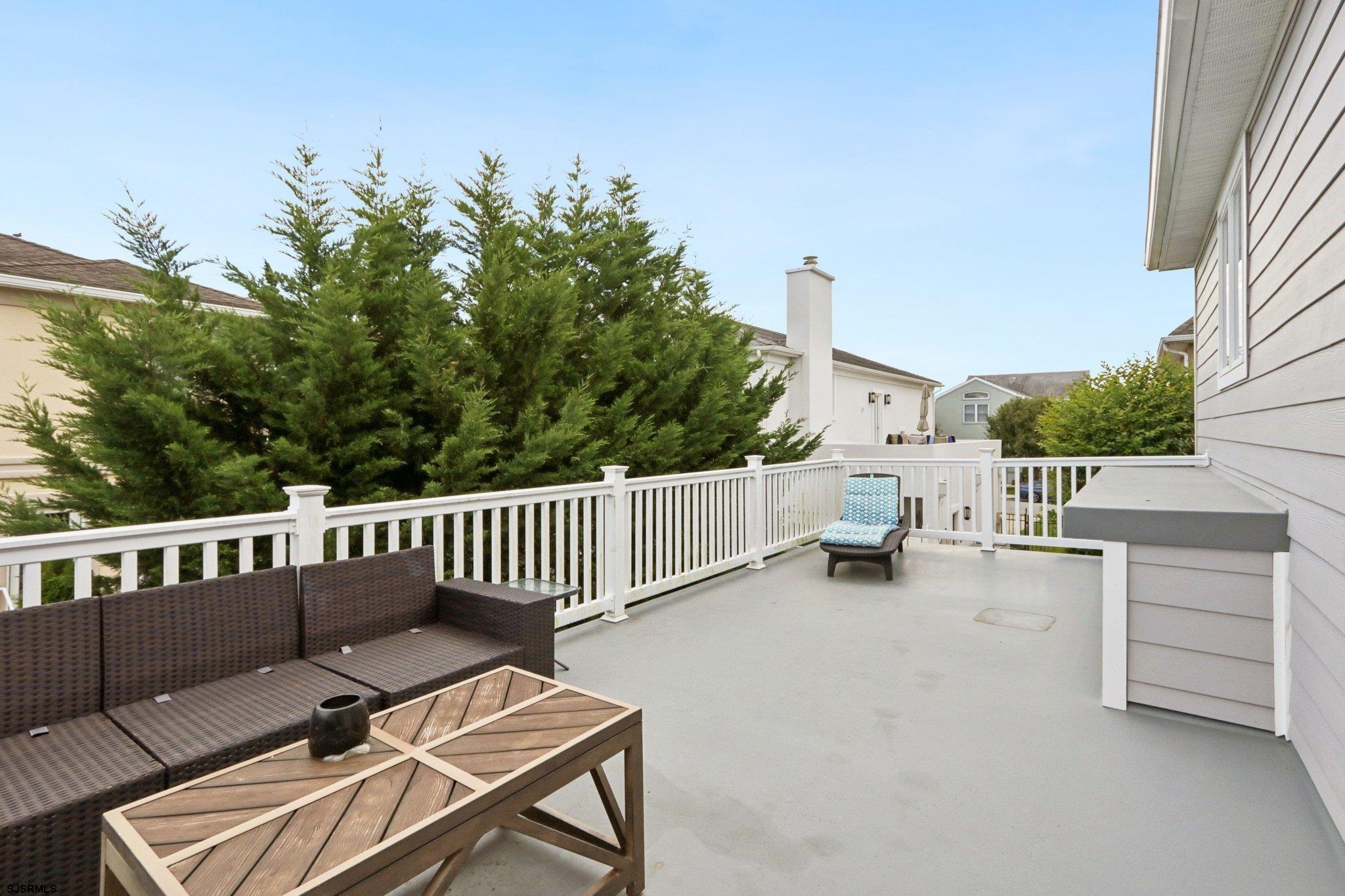 8 Seaside Ct