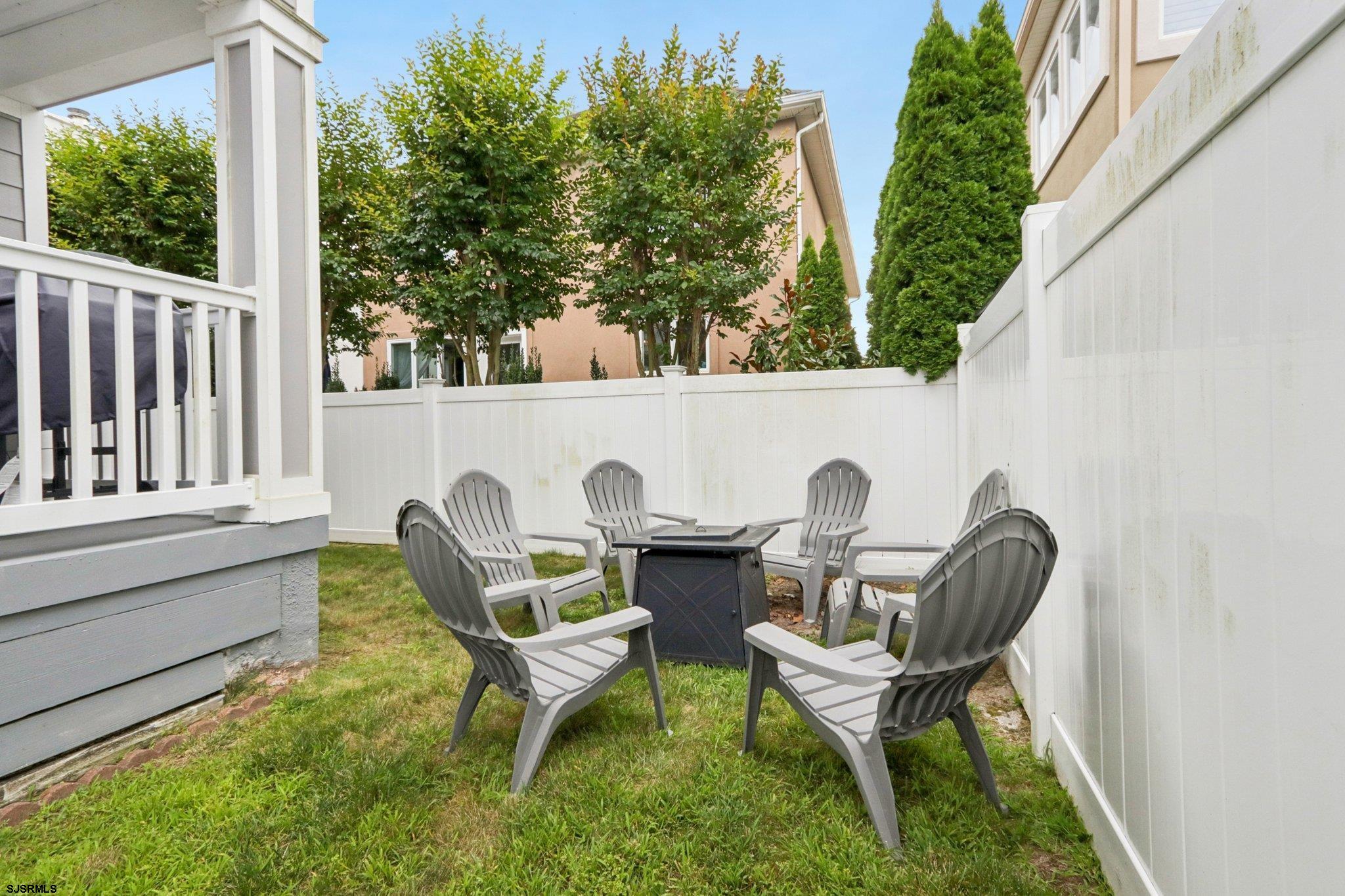 8 Seaside Ct