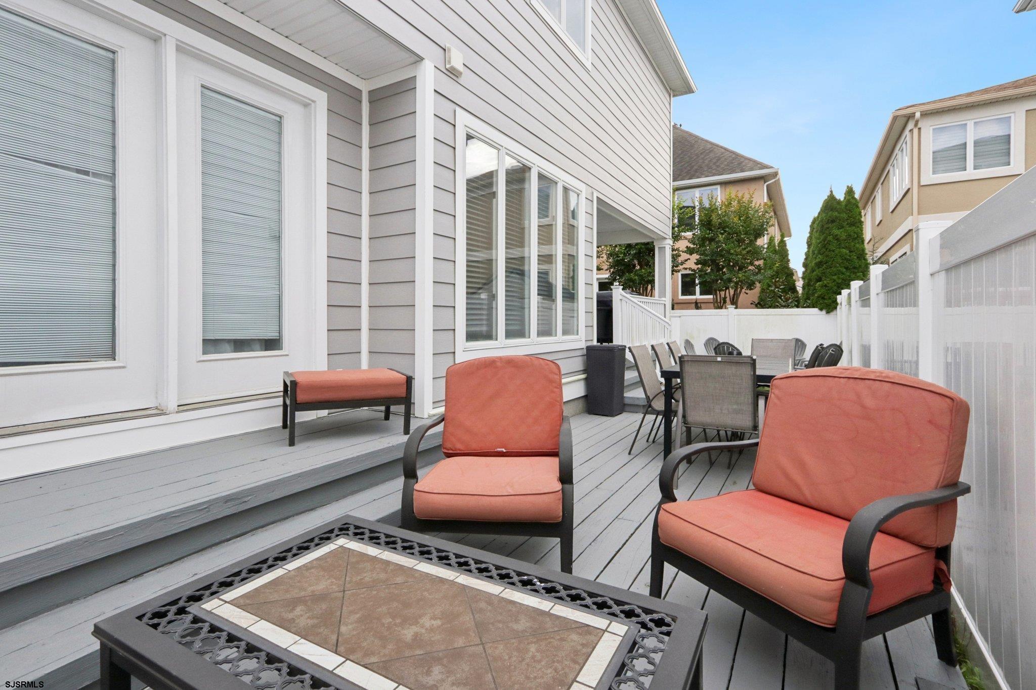8 Seaside Ct