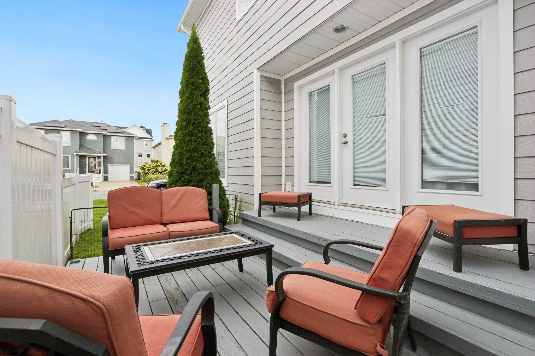 8 Seaside Ct