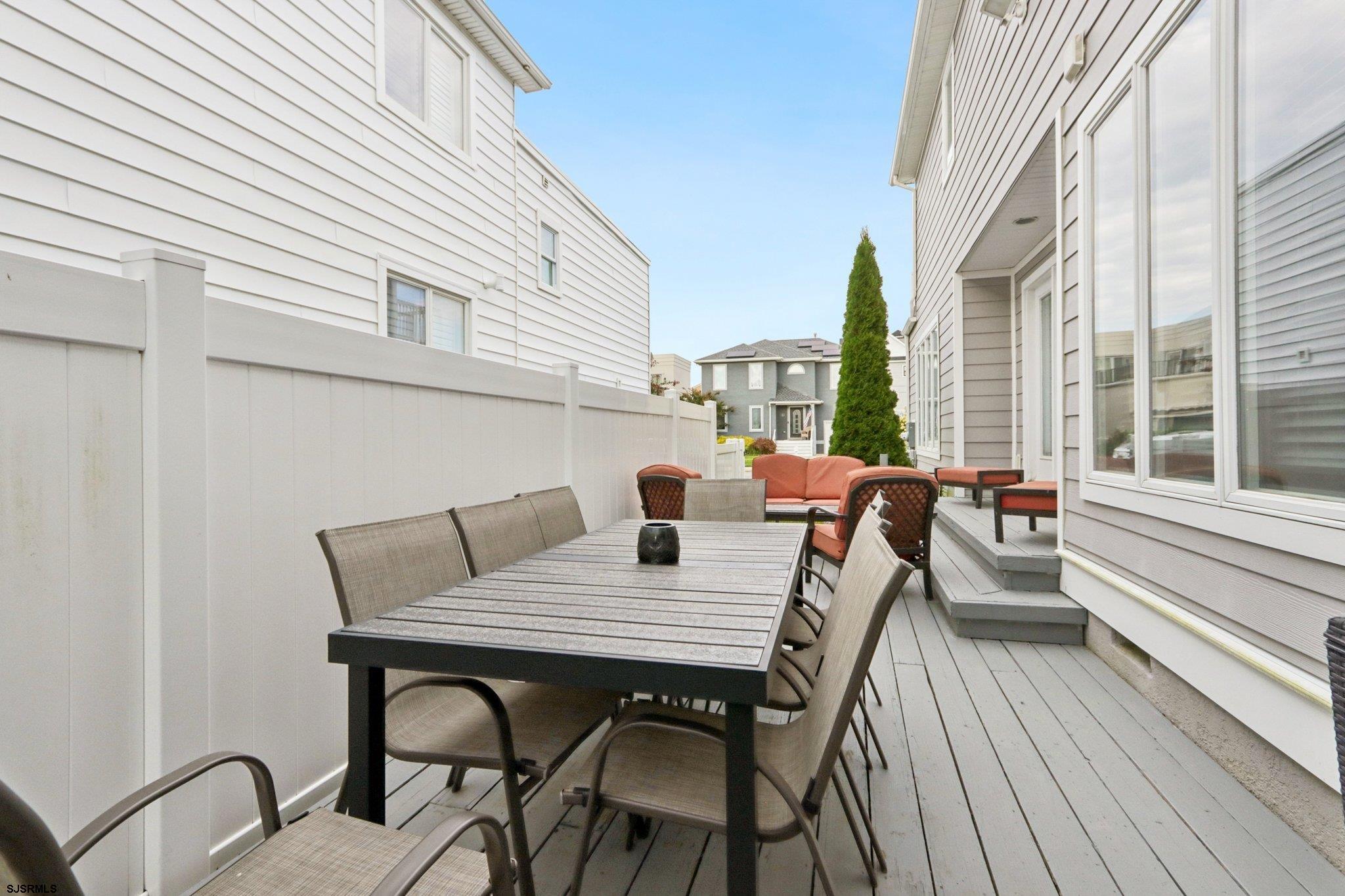 8 Seaside Ct