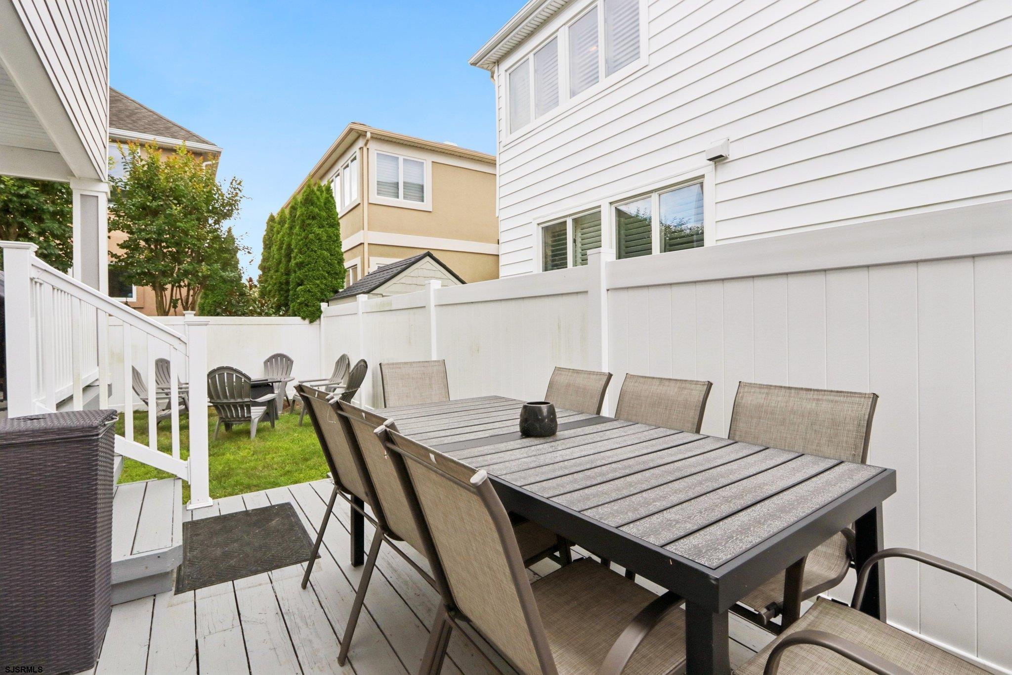 8 Seaside Ct