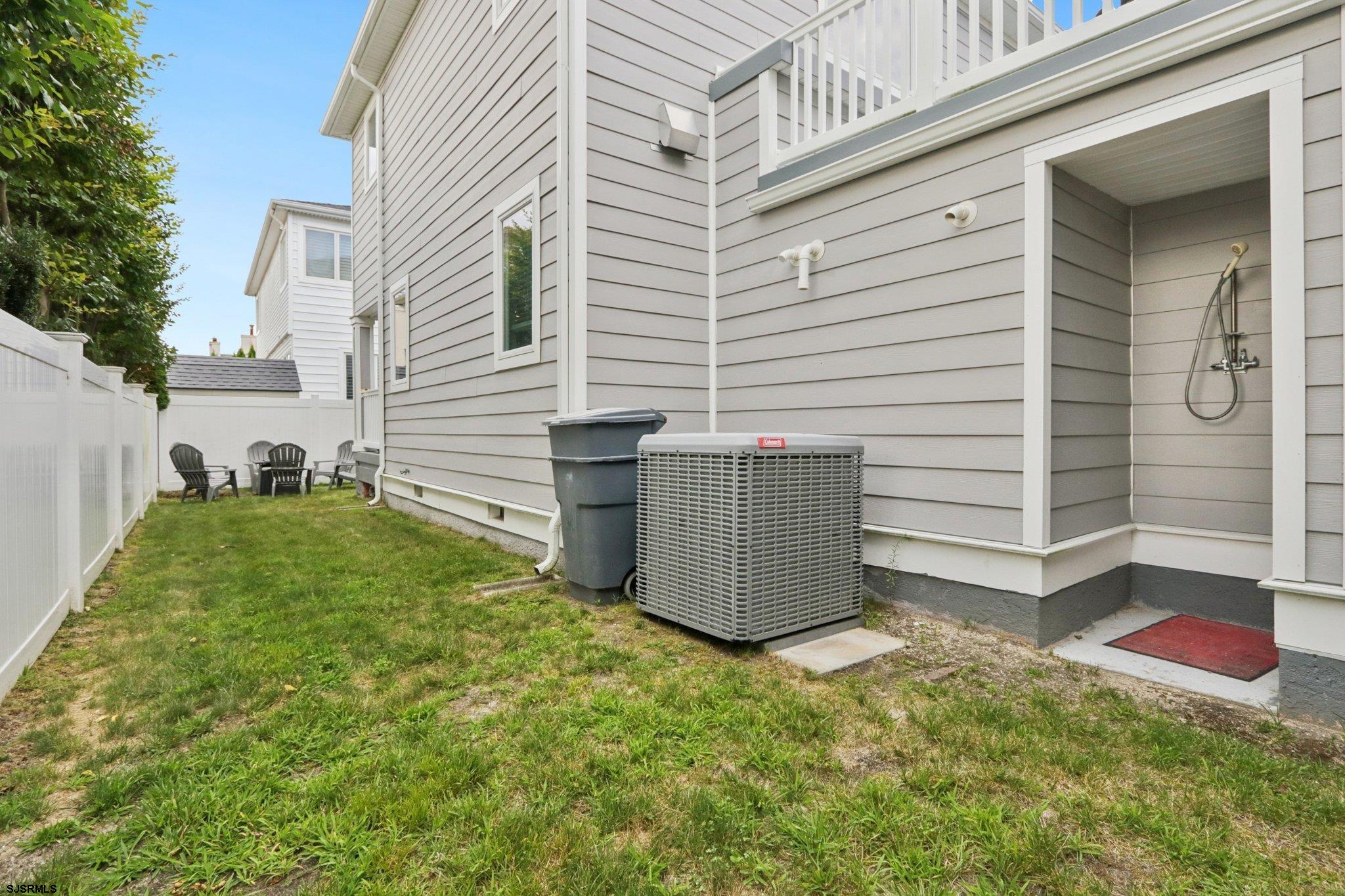 8 Seaside Ct