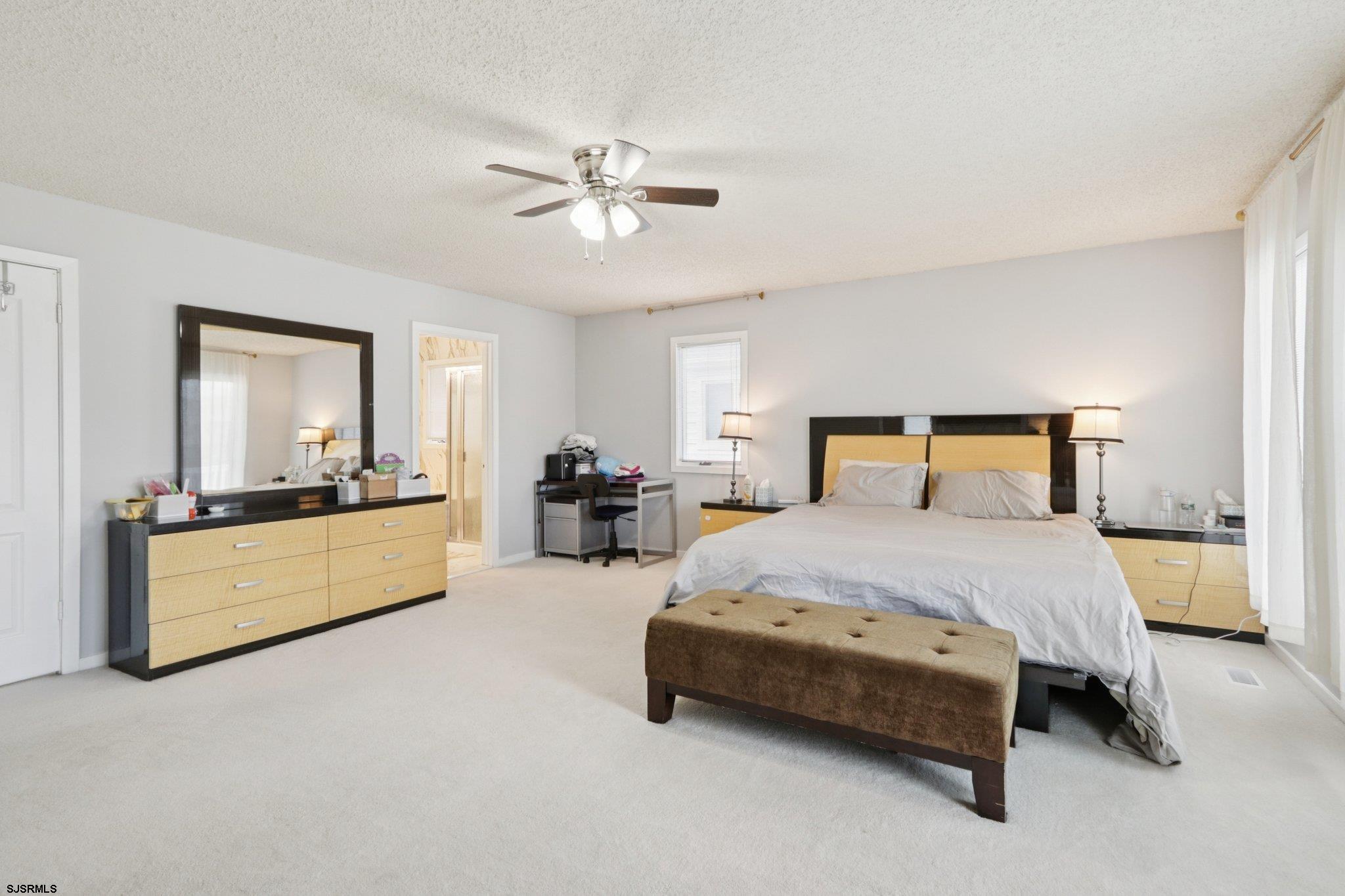 8 Seaside Ct