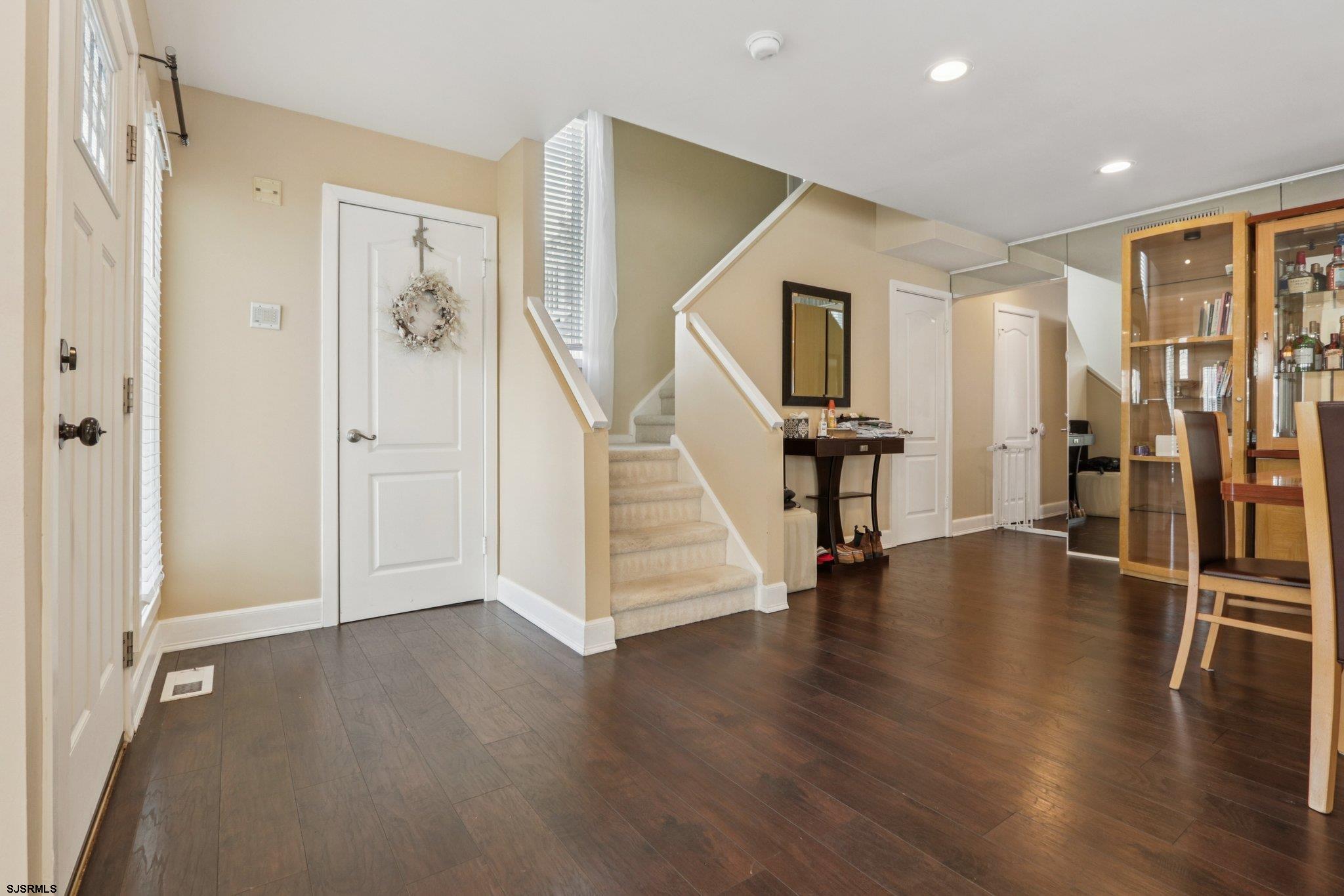 8 Seaside Ct