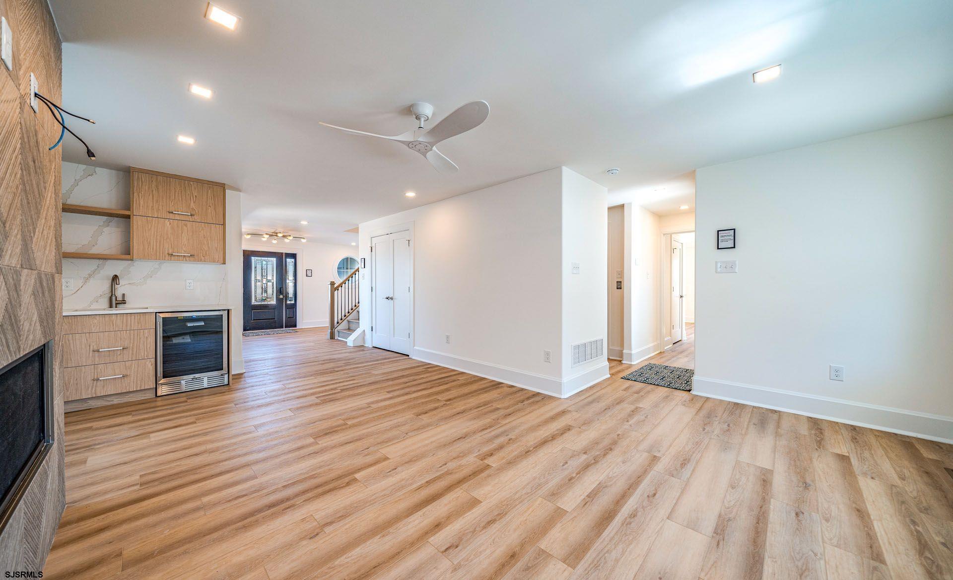 3008 Ventnor Avenue - Picture 4