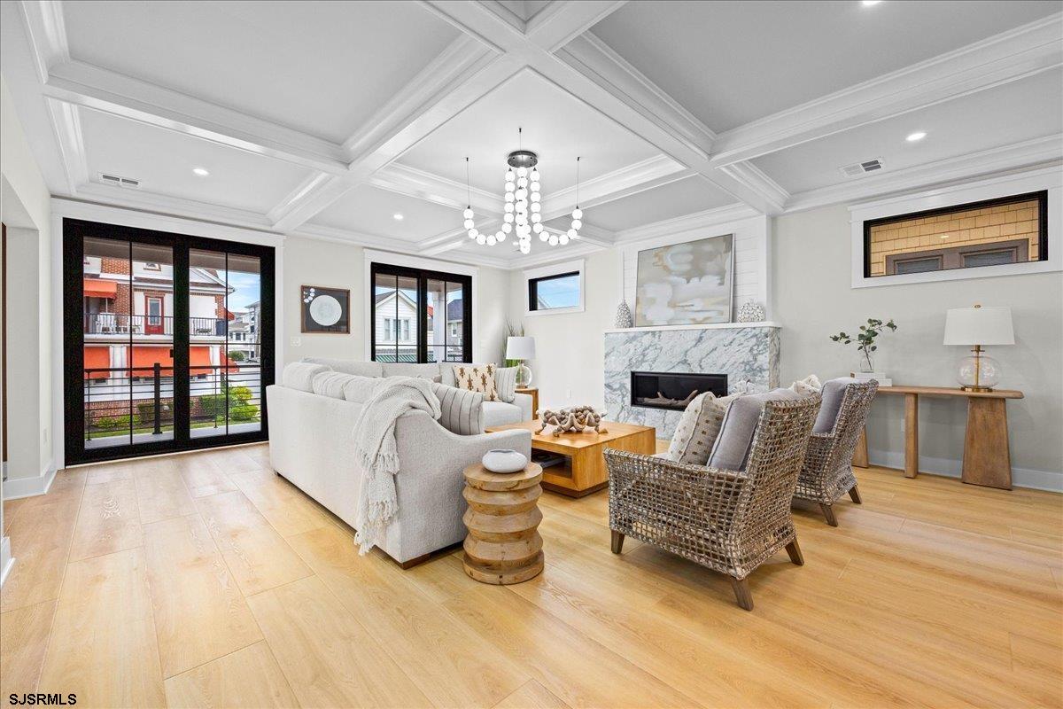 100 S Frontenac Avenue - Picture 4