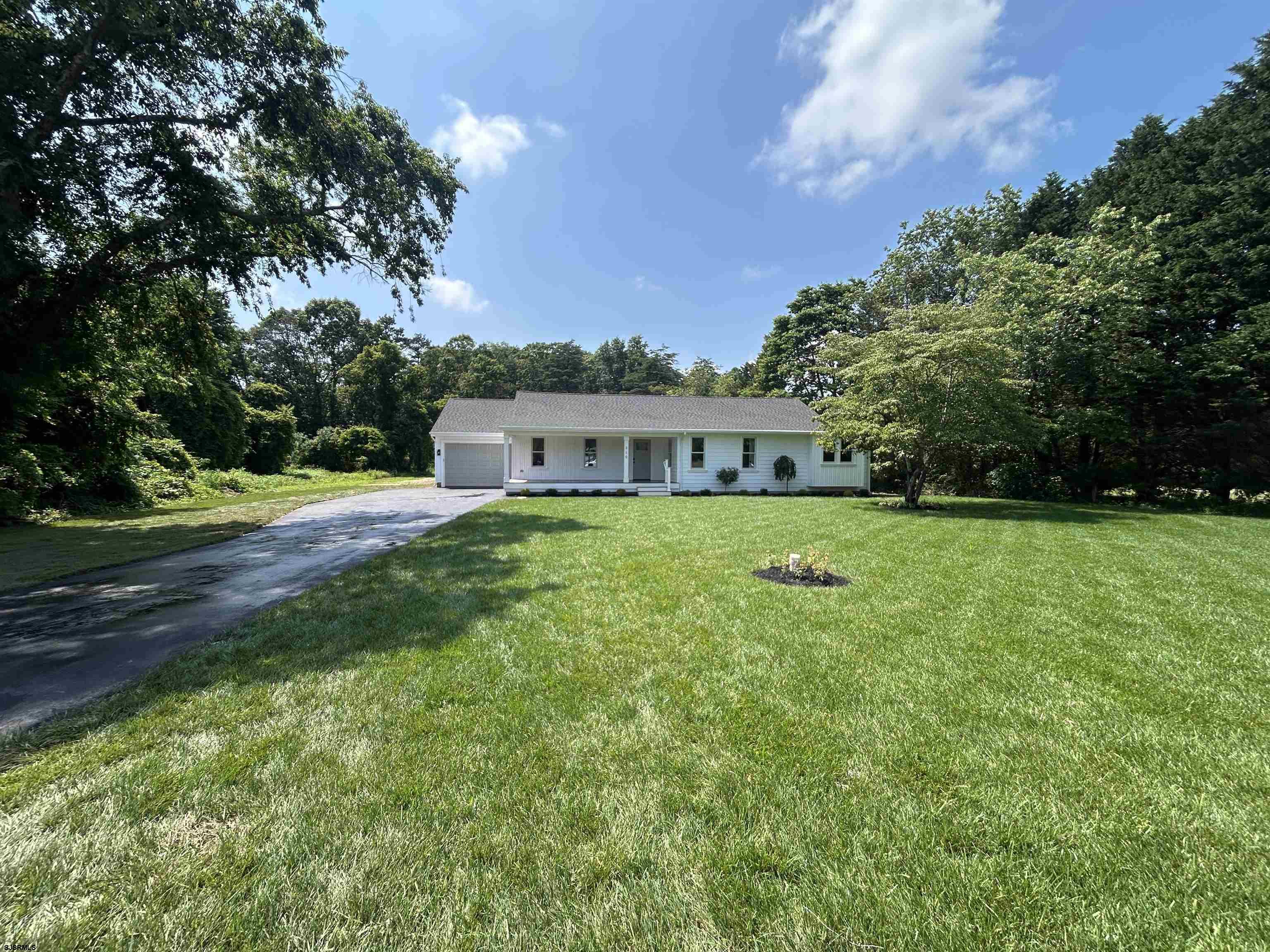 210 Perry - Picture 2