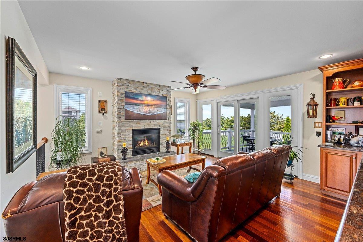 908 N Burghley Avenue