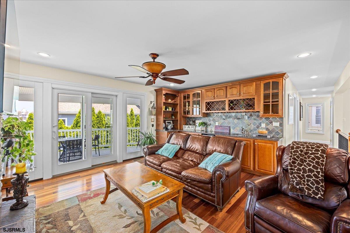 908 N Burghley Avenue