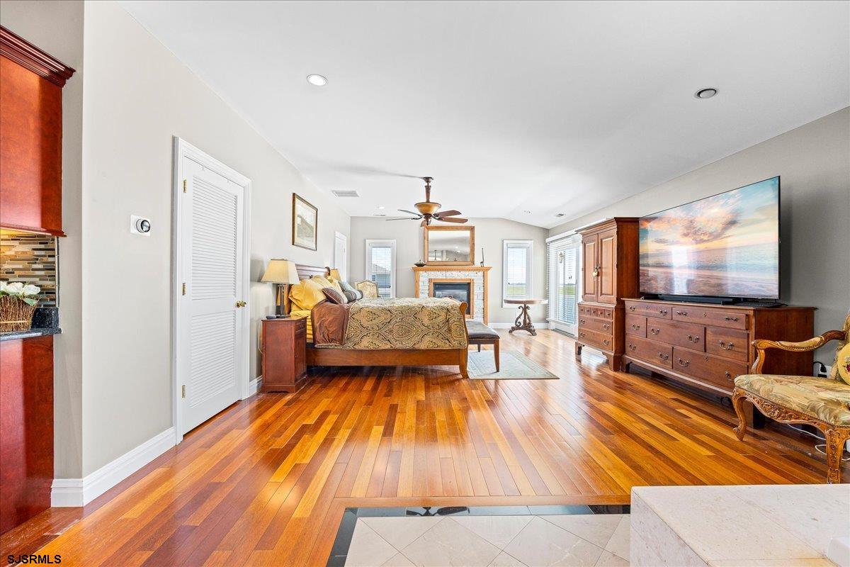 908 N Burghley Avenue