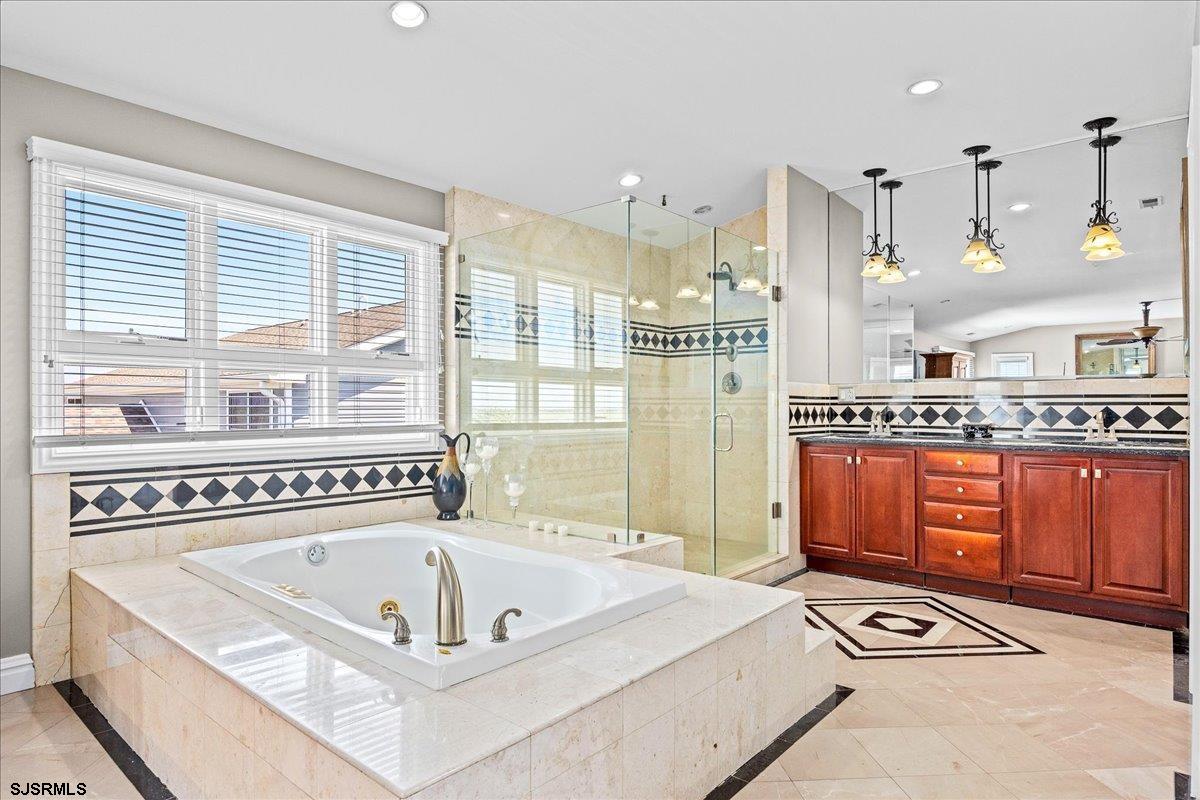 908 N Burghley Avenue