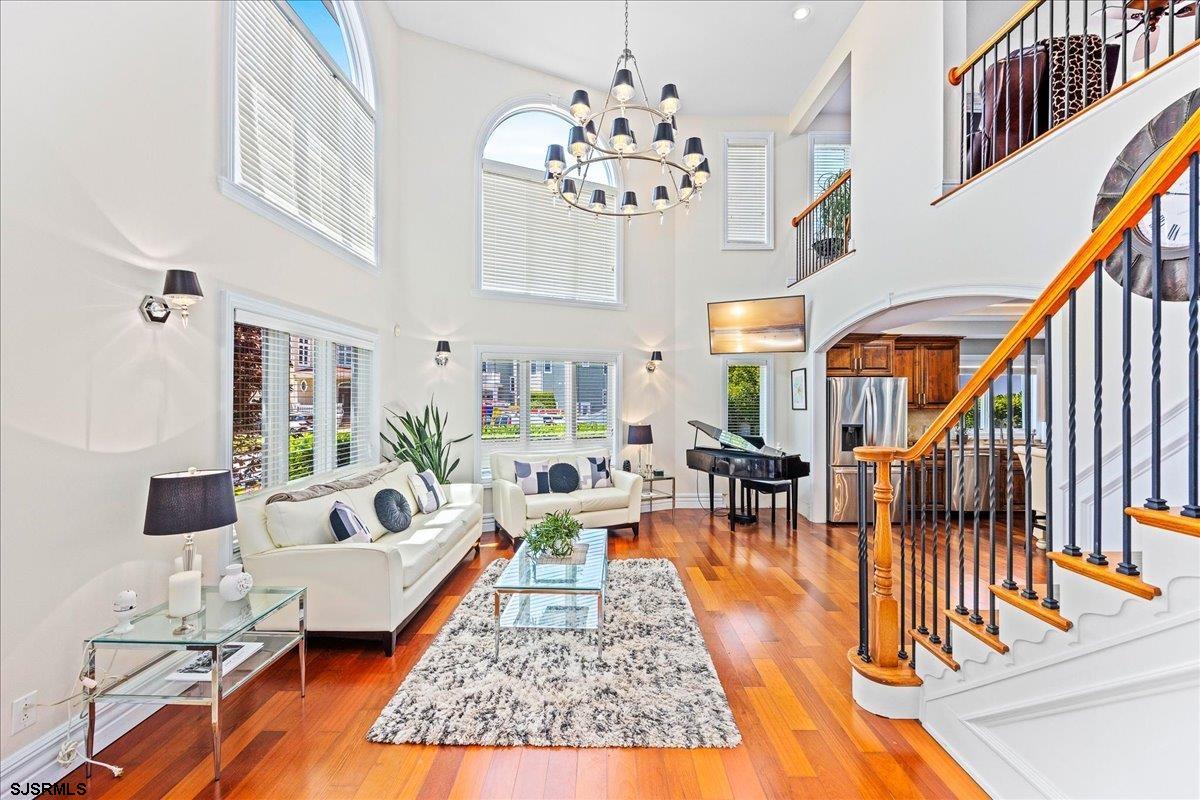 908 N Burghley Avenue - Picture 2