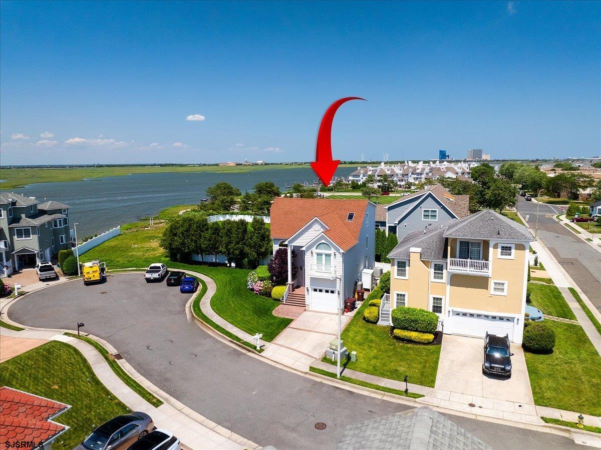 908 N Burghley Avenue