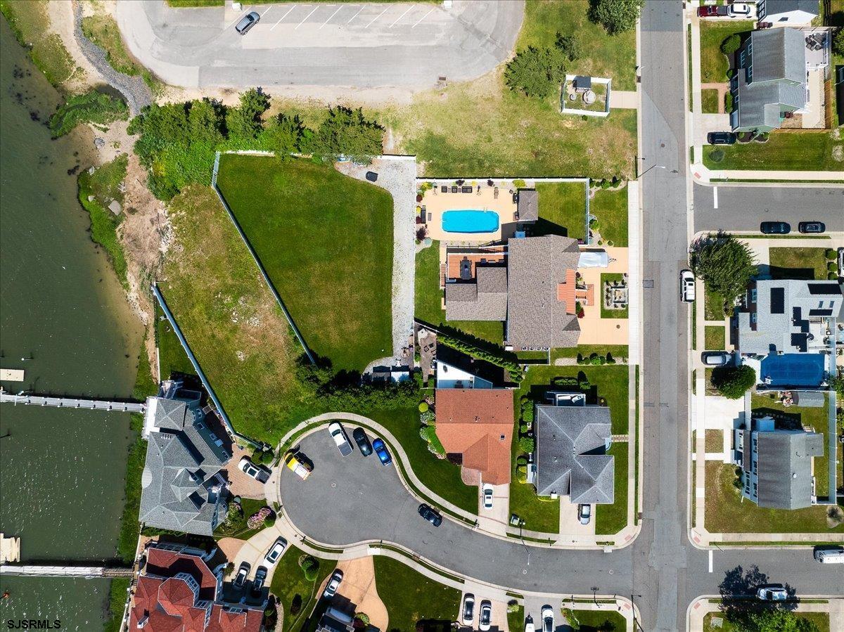 908 N Burghley Avenue