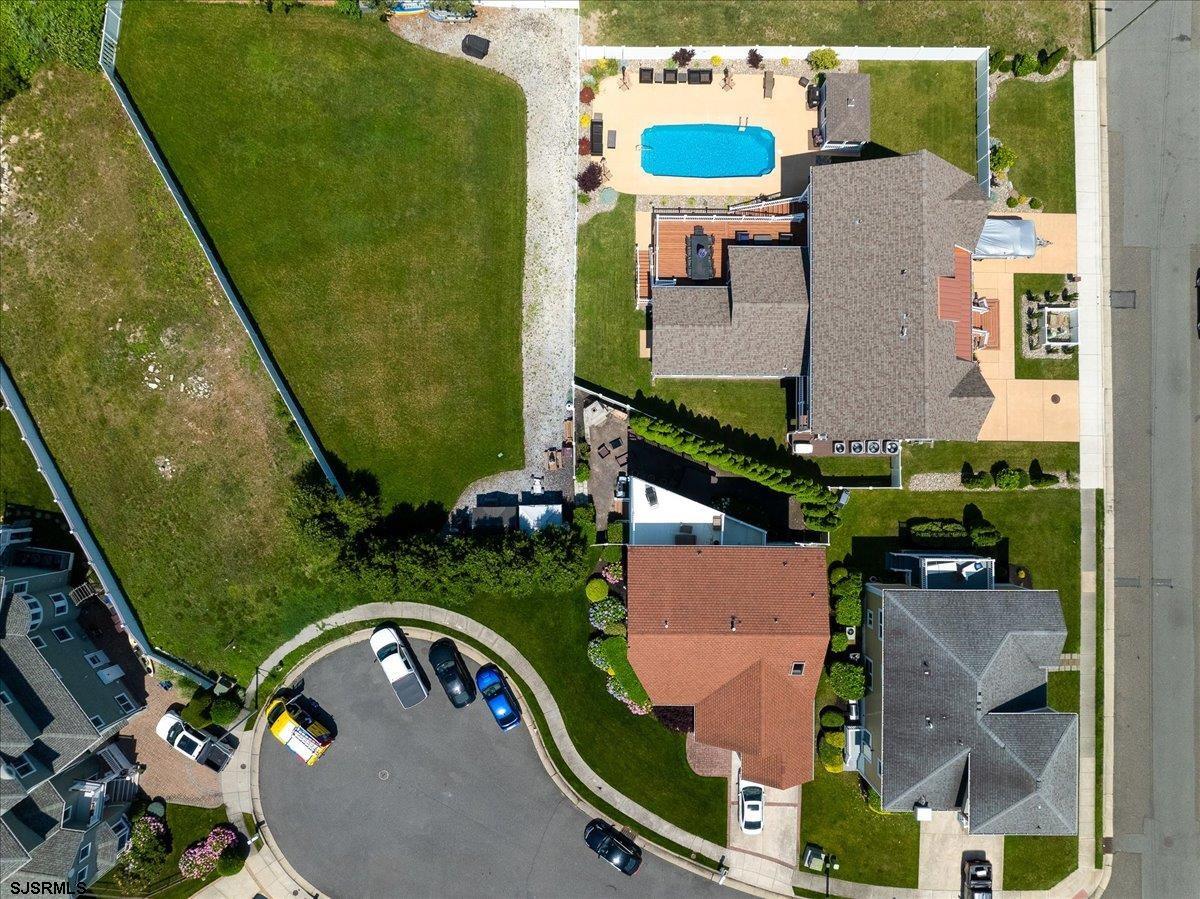 908 N Burghley Avenue