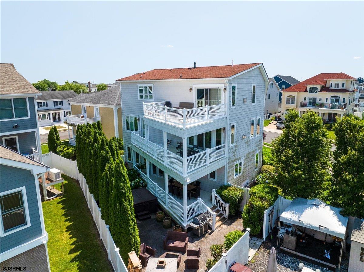 908 N Burghley Avenue