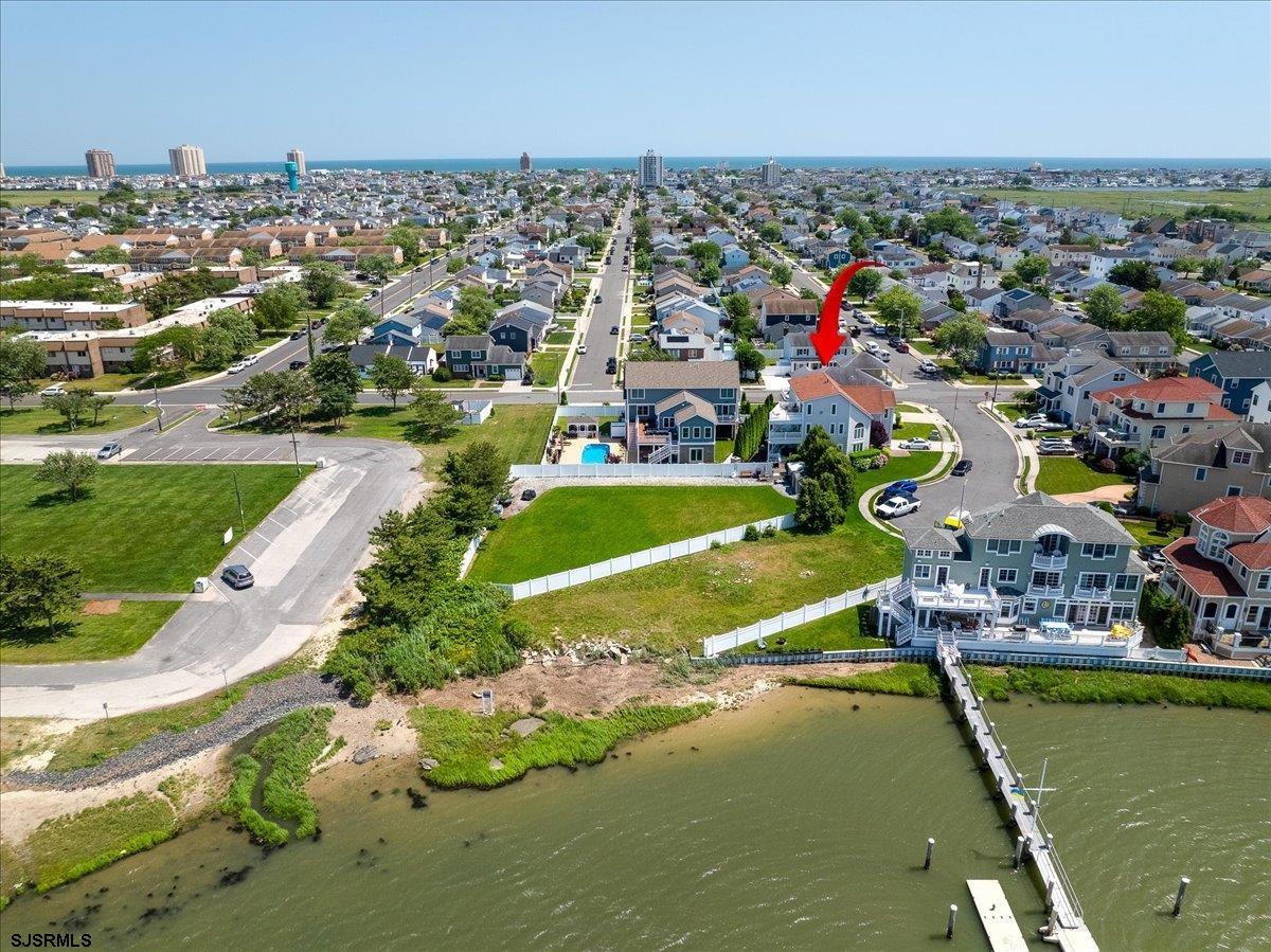 908 N Burghley Avenue