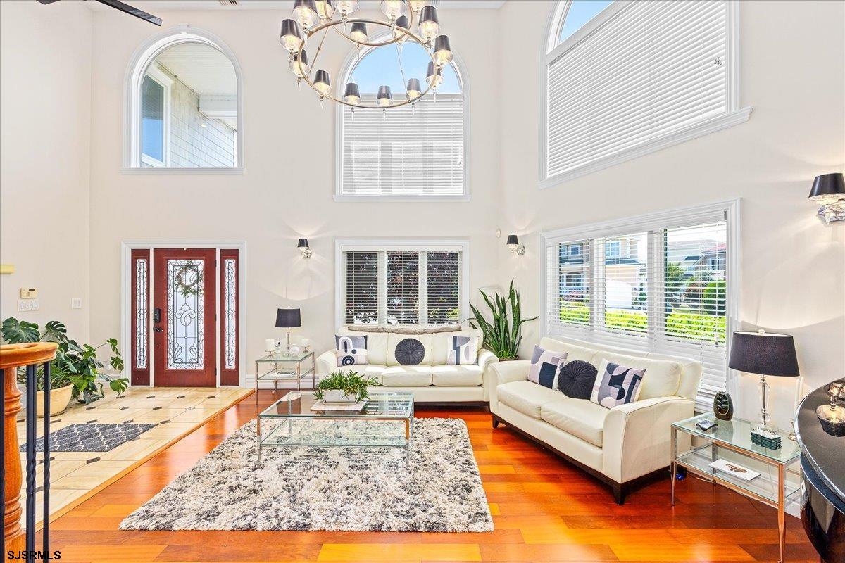 908 N Burghley Avenue - Picture 3