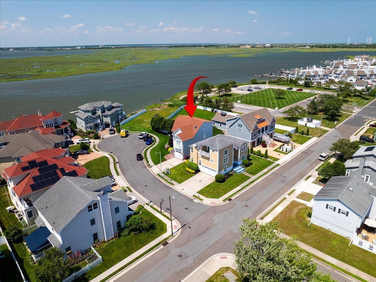 908 N Burghley Avenue