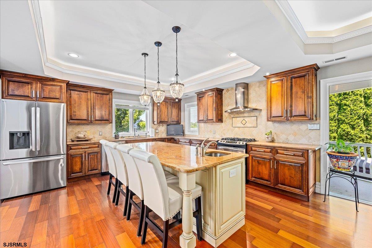 908 N Burghley Avenue