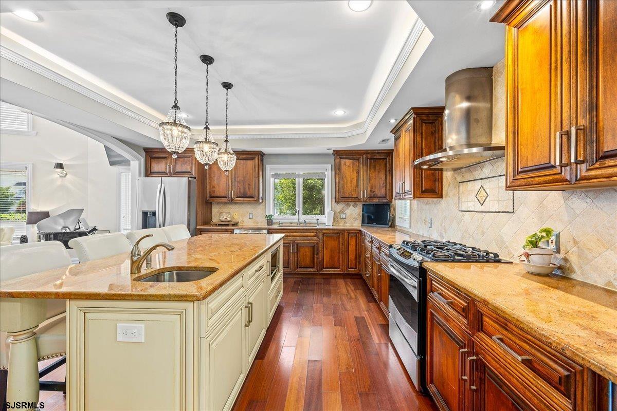 908 N Burghley Avenue