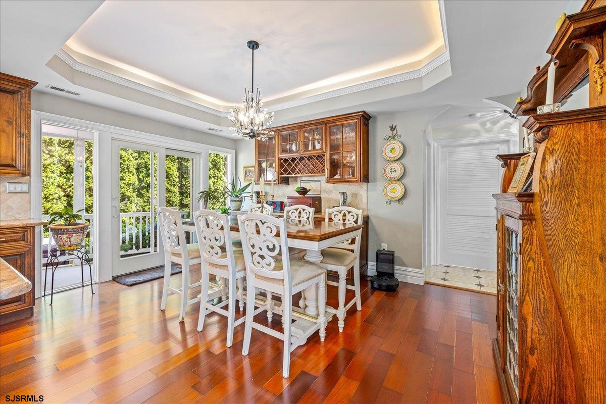 908 N Burghley Avenue