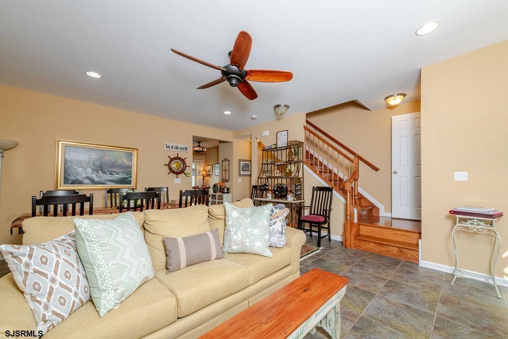 326 Sanderling Ln