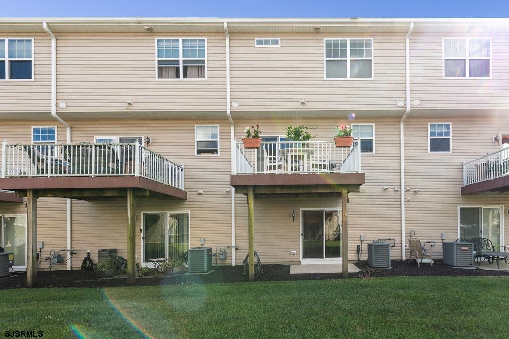 326 Sanderling Ln