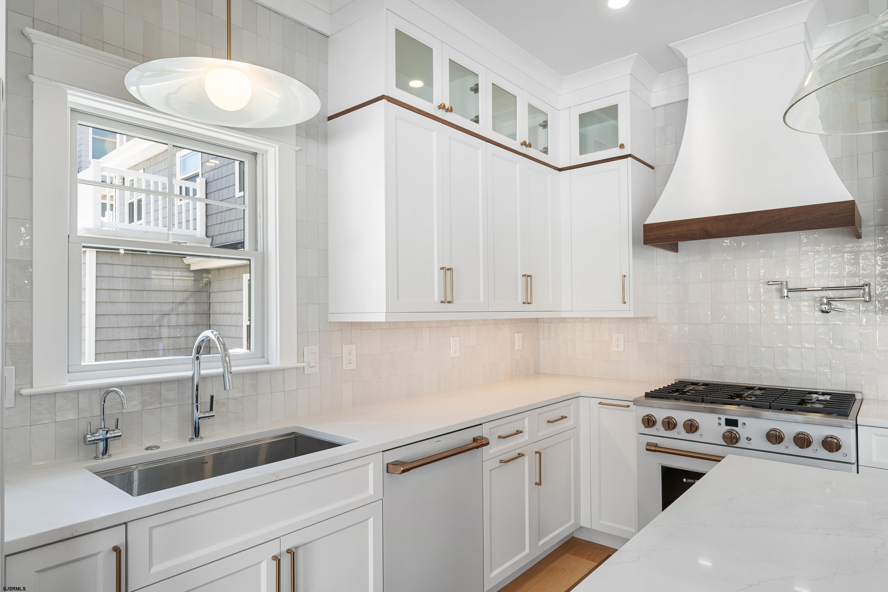 117 E Syracuse Avenue