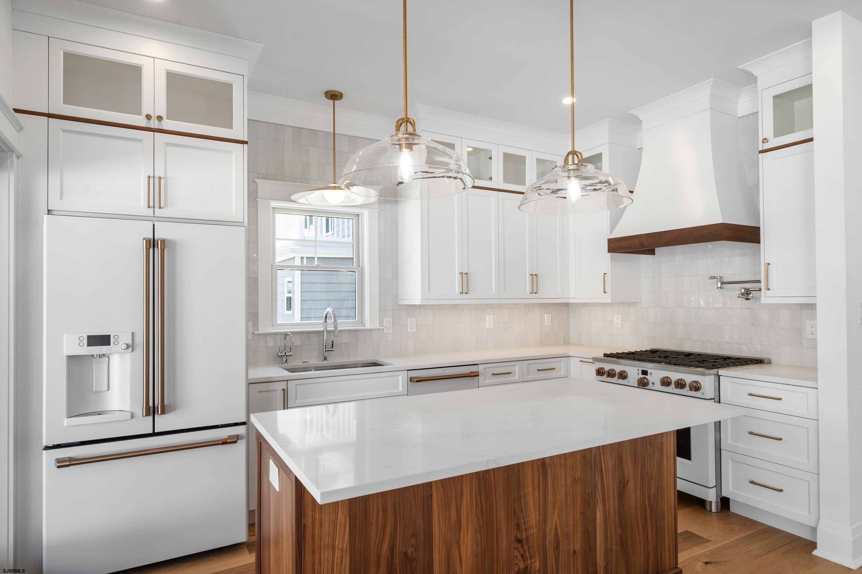 117 E Syracuse Avenue