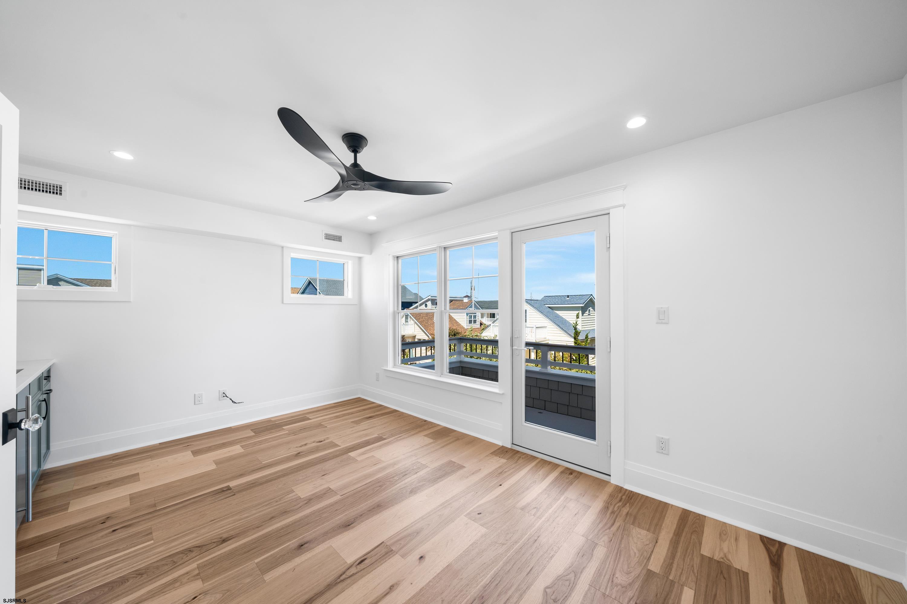 117 E Syracuse Avenue