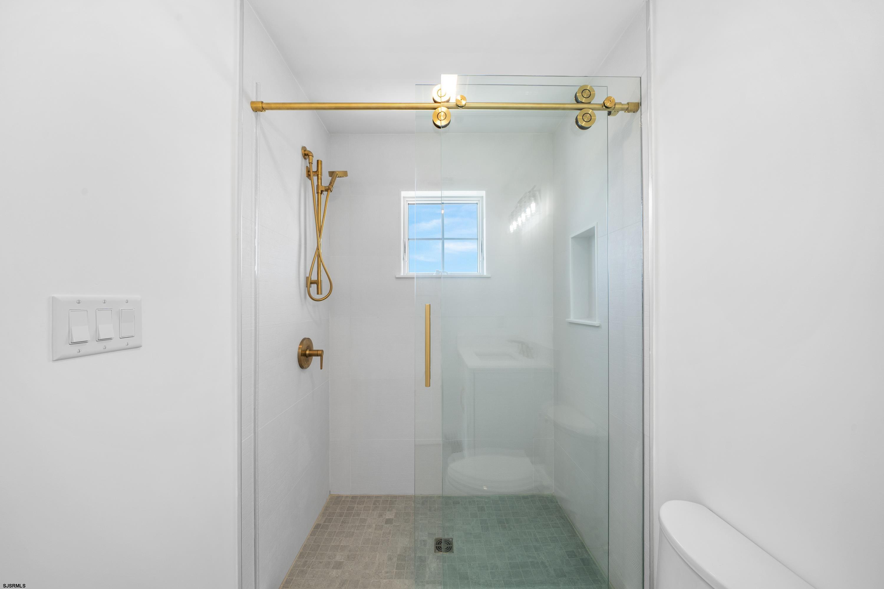 117 E Syracuse Avenue